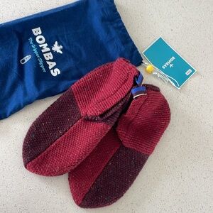 Brand new with tags never worn Bombas women’s gripper slipper